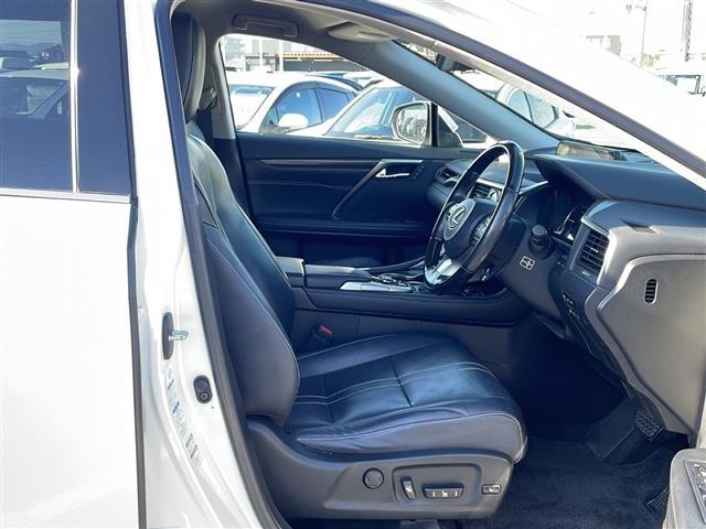 RX RX450hL 純正ナビ/全周囲カメラ/黒革シート/レーダークルコン/シートヒーター/エアシート/パワーシートメモリー機能付き/ハンドルヒーター/パワーバックドア/BSM/LKA/クリアランスソナー/三眼LED(14枚目)