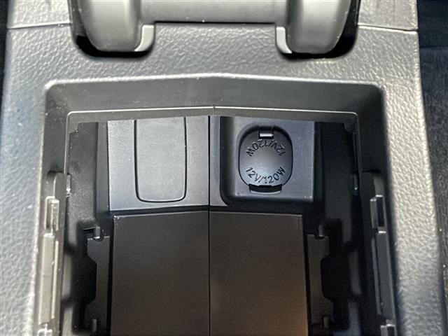 ＸＶ ２．０ｉ－Ｌ　アイサイト　社外ナビ／追従式クルーズコントロール／純正１７インチアルミホイール／前後コーナーセンサー／パドルシフト／ドアバイザー／フォグライト／純正フロアマット／電動リアゲート／スペアキー／ＥＴＣ／取扱説明書（8枚目）