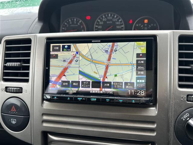 エクストレイル Ｓｔｔ　ホワイトレタータイヤ　純正ナビ　バックカメラ　ルーフキャリア　デジタルインナーミラー　ＥＴＣ２．０　純正フロアマット　社外ドラレコ　フェンダーミラー　ドアバイザー　電動格納ミラー　ハーフレザーシート（3枚目）