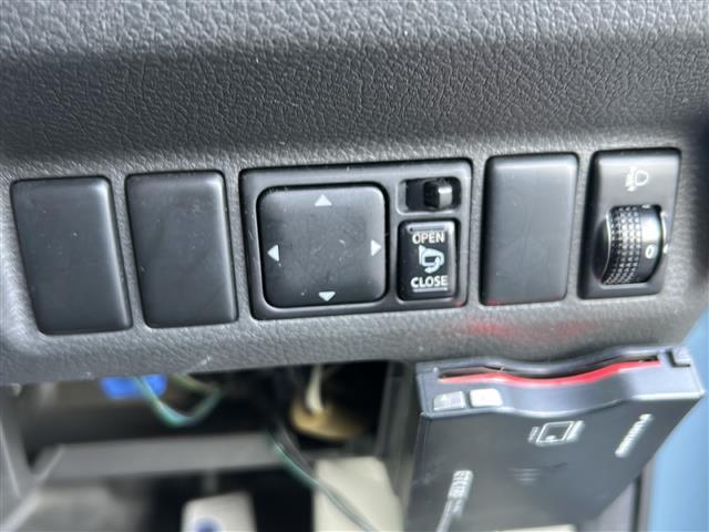 エクストレイル Ｓｔｔ　ホワイトレタータイヤ　純正ナビ　バックカメラ　ルーフキャリア　デジタルインナーミラー　ＥＴＣ２．０　純正フロアマット　社外ドラレコ　フェンダーミラー　ドアバイザー　電動格納ミラー　ハーフレザーシート（27枚目）