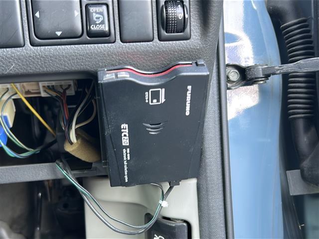 エクストレイル Ｓｔｔ　ホワイトレタータイヤ　純正ナビ　バックカメラ　ルーフキャリア　デジタルインナーミラー　ＥＴＣ２．０　純正フロアマット　社外ドラレコ　フェンダーミラー　ドアバイザー　電動格納ミラー　ハーフレザーシート（30枚目）