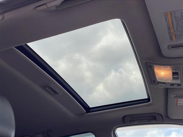 セルシオ Ｃ仕様　サンルーフ／純正フロアマット／ハーフレザーシート／前席シートヒーター／前席エアーシート／前席パワーシート／純正１６インチアルミホイール／シートメモリ／純正ドアバイザー／ラジオ／クルーズコントロール（3枚目）