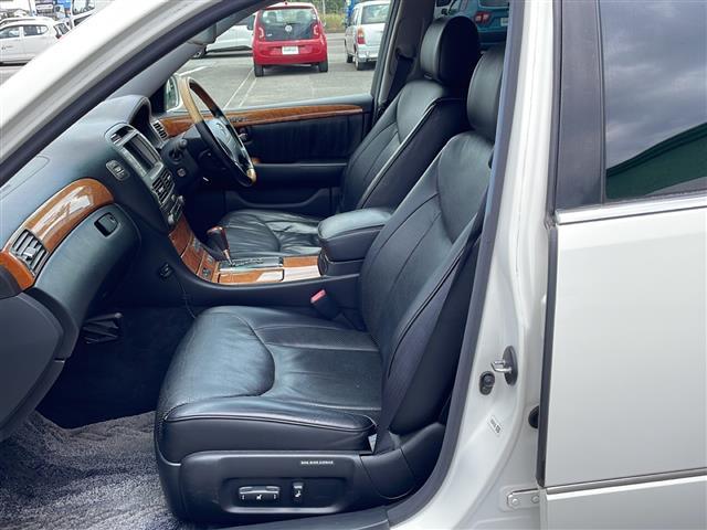 セルシオ Ｃ仕様　サンルーフ／純正フロアマット／ハーフレザーシート／前席シートヒーター／前席エアーシート／前席パワーシート／純正１６インチアルミホイール／シートメモリ／純正ドアバイザー／ラジオ／クルーズコントロール（10枚目）