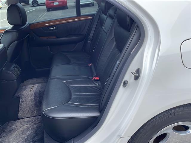 セルシオ Ｃ仕様　サンルーフ／純正フロアマット／ハーフレザーシート／前席シートヒーター／前席エアーシート／前席パワーシート／純正１６インチアルミホイール／シートメモリ／純正ドアバイザー／ラジオ／クルーズコントロール（12枚目）