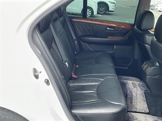 セルシオ Ｃ仕様　サンルーフ／純正フロアマット／ハーフレザーシート／前席シートヒーター／前席エアーシート／前席パワーシート／純正１６インチアルミホイール／シートメモリ／純正ドアバイザー／ラジオ／クルーズコントロール（13枚目）