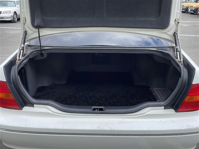 セルシオ Ｃ仕様　サンルーフ／純正フロアマット／ハーフレザーシート／前席シートヒーター／前席エアーシート／前席パワーシート／純正１６インチアルミホイール／シートメモリ／純正ドアバイザー／ラジオ／クルーズコントロール（14枚目）