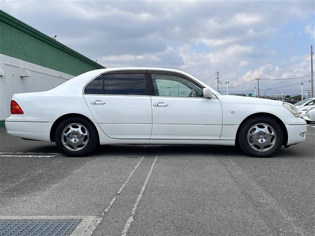 セルシオ Ｃ仕様　サンルーフ／純正フロアマット／ハーフレザーシート／前席シートヒーター／前席エアーシート／前席パワーシート／純正１６インチアルミホイール／シートメモリ／純正ドアバイザー／ラジオ／クルーズコントロール（19枚目）