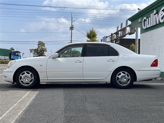 セルシオ Ｃ仕様　サンルーフ／純正フロアマット／ハーフレザーシート／前席シートヒーター／前席エアーシート／前席パワーシート／純正１６インチアルミホイール／シートメモリ／純正ドアバイザー／ラジオ／クルーズコントロール（20枚目）