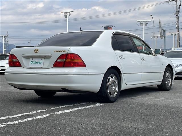 セルシオ Ｃ仕様　サンルーフ／純正フロアマット／ハーフレザーシート／前席シートヒーター／前席エアーシート／前席パワーシート／純正１６インチアルミホイール／シートメモリ／純正ドアバイザー／ラジオ／クルーズコントロール（21枚目）