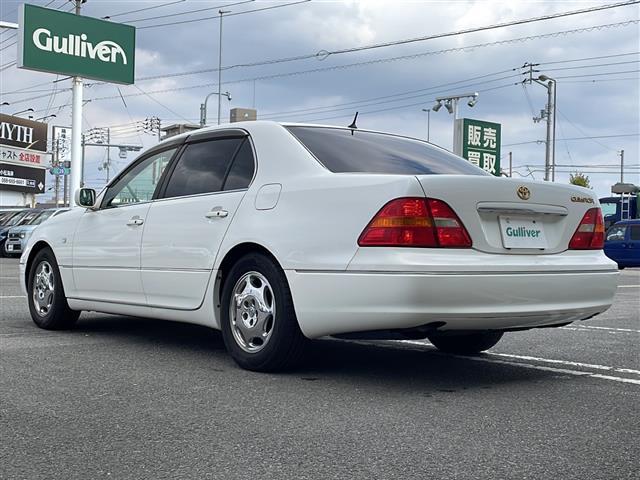 セルシオ Ｃ仕様　サンルーフ／純正フロアマット／ハーフレザーシート／前席シートヒーター／前席エアーシート／前席パワーシート／純正１６インチアルミホイール／シートメモリ／純正ドアバイザー／ラジオ／クルーズコントロール（23枚目）