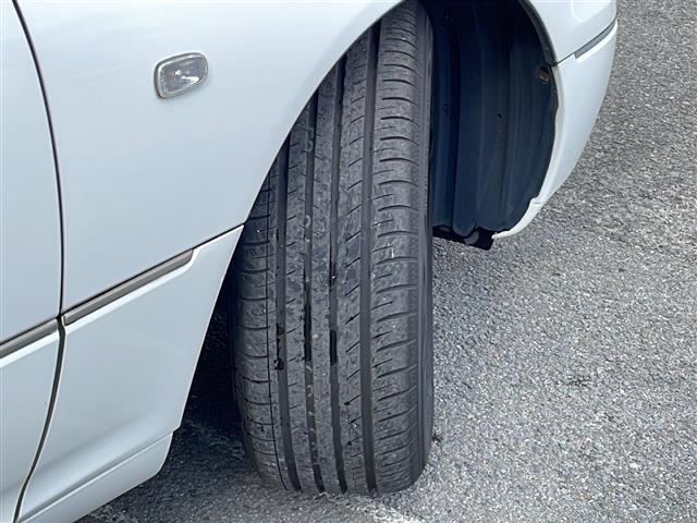 セルシオ Ｃ仕様　サンルーフ／純正フロアマット／ハーフレザーシート／前席シートヒーター／前席エアーシート／前席パワーシート／純正１６インチアルミホイール／シートメモリ／純正ドアバイザー／ラジオ／クルーズコントロール（32枚目）