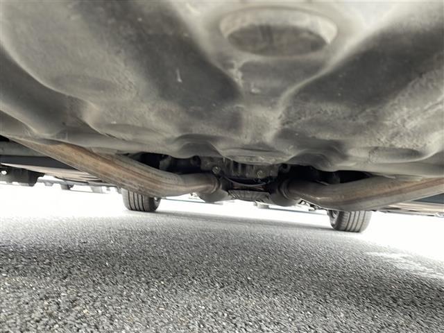 セルシオ Ｃ仕様　サンルーフ／純正フロアマット／ハーフレザーシート／前席シートヒーター／前席エアーシート／前席パワーシート／純正１６インチアルミホイール／シートメモリ／純正ドアバイザー／ラジオ／クルーズコントロール（41枚目）