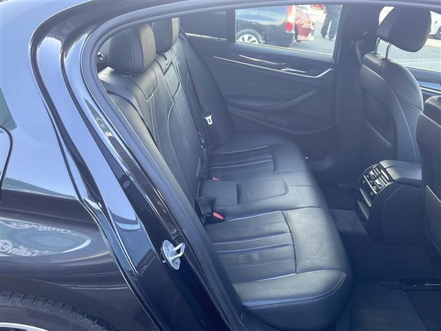 5シリーズ 523d エディション ミッション:インポッシブル 純正メモリナビ/全方位カメラ/サンルーフ/ヘッドアップディスプレイ/オートブレーキホールド/ブラインドスポットモニター/追従式クルーズコントロール/ETC/LEDヘッドライト/合皮シート/シートヒータ(11枚目)