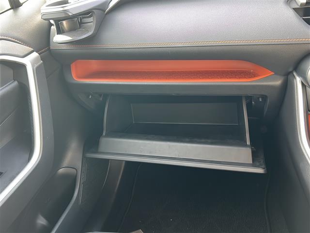 ＲＡＶ４ アドベンチャー　純正メモリナビ／４ＷＤ／全方位カメラ／追従式クルーズコントロール／ブラインドスポットモニター／前後コーナーセンサ／合皮シート／純正１９インチＡＷ／ＬＥＤヘッドライト／純正フロアマット／前席パワーシート（32枚目）