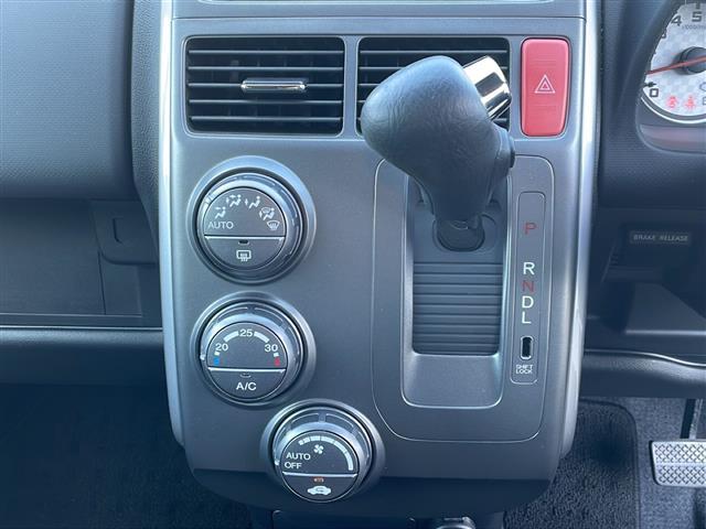 モビリオスパイク AタイプLパッケージ ターボ/純正オーディオ/MD/純正14インチアルミホイール/純正ドアバイザー/電動格納ミラー/フルフラットシート/フォグライト/ダブルエアバック/キセノンヘッドライト/両側スライドドア/スペアキー(3枚目)