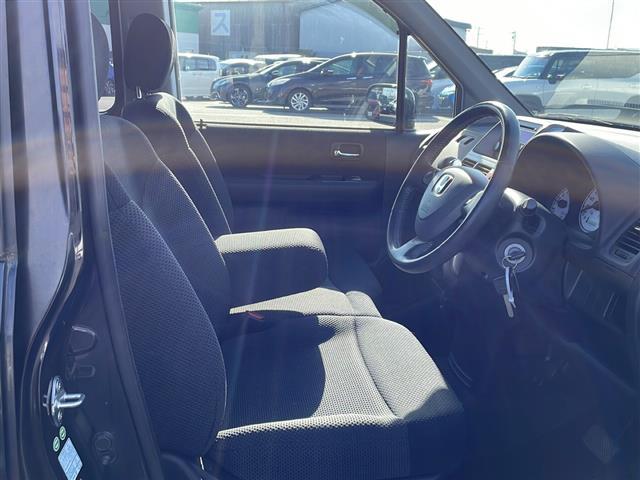 モビリオスパイク AタイプLパッケージ ターボ/純正オーディオ/MD/純正14インチアルミホイール/純正ドアバイザー/電動格納ミラー/フルフラットシート/フォグライト/ダブルエアバック/キセノンヘッドライト/両側スライドドア/スペアキー(4枚目)