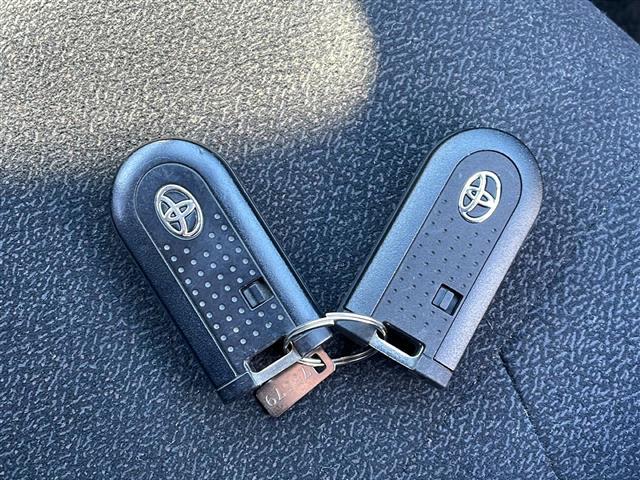 パッソ モーダ S 純正ナビ/バックカメラ/LEDヘッドライト/プッシュスタート/電動格納ミラー/ドアバイザー/純正フロアマット/スマートキー/スペアキー/ダブルエアバック/盗難防止装置/新車時保証書/取扱説明書(32枚目)