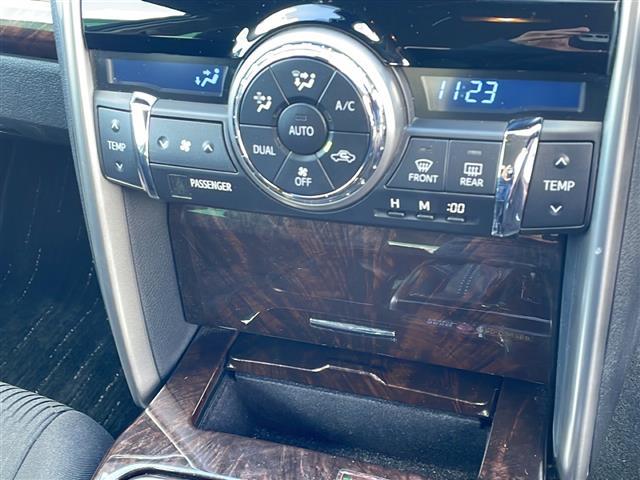 マークX 250G Fパッケージ 純正ナビ/バックカメラ/レーダークルーズコントロール/ETC/純正フロアマット/ステアリングスイッチ/フルオートパワーウィンドウ/電動格納ミラー/キセノンヘッドライト/オートライト/取扱説明書(6枚目)