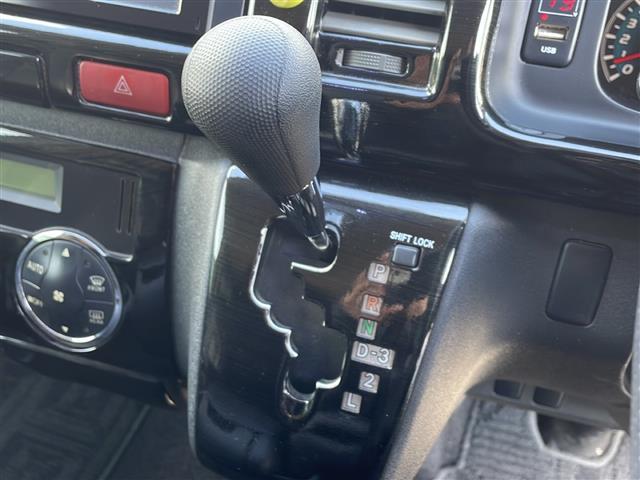 ハイエースバン ロングスーパーGL 純正7型ナビ/ETC/両側スライドドア/ドアバイザー/フォグライト/電動格納ミラー/キセノンヘッドライト/オートライト/ダブルエアバック/純正フロアマット/スペアキー/盗難防止装置/取扱説明書(5枚目)