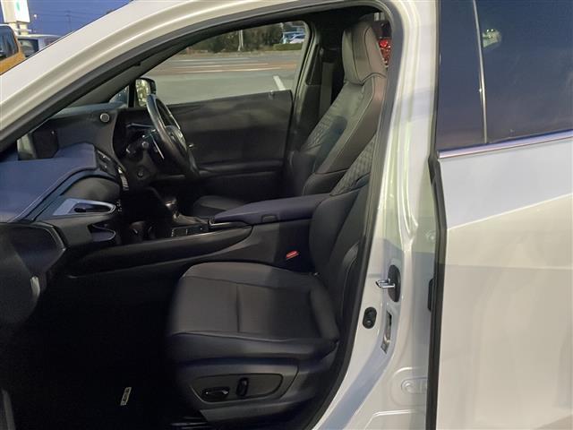 ＵＸ ＵＸ２５０ｈ　アーバンエレガンス　本革シート　ドライブレコーダーＤＣ－ＤＲ６５２　　純正ＳＤナビゲーション　ＣＤ　ＤＶＤ　フルセグ　Ｂｌｕｅｔｏｏｔｈ　プリクラッシュセーフティ　レーダークルーズコントロール　パノラミックビューモニター（9枚目）