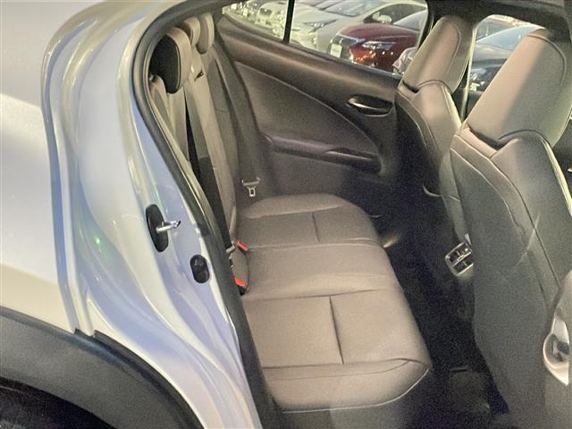 ＵＸ ＵＸ２５０ｈ　アーバンエレガンス　本革シート　ドライブレコーダーＤＣ－ＤＲ６５２　　純正ＳＤナビゲーション　ＣＤ　ＤＶＤ　フルセグ　Ｂｌｕｅｔｏｏｔｈ　プリクラッシュセーフティ　レーダークルーズコントロール　パノラミックビューモニター（10枚目）