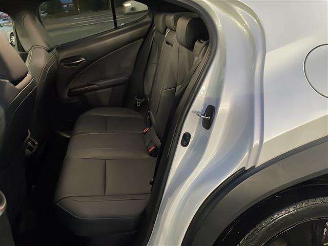 ＵＸ ＵＸ２５０ｈ　アーバンエレガンス　本革シート　ドライブレコーダーＤＣ－ＤＲ６５２　　純正ＳＤナビゲーション　ＣＤ　ＤＶＤ　フルセグ　Ｂｌｕｅｔｏｏｔｈ　プリクラッシュセーフティ　レーダークルーズコントロール　パノラミックビューモニター（11枚目）