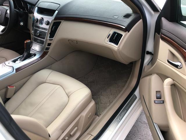 Cadillac Cts 2 8 2008 Pearl White 63852 Km Details Japanese Used Cars Goo Net Exchange - 2008 Cadillac Cts Driver Seat Cover