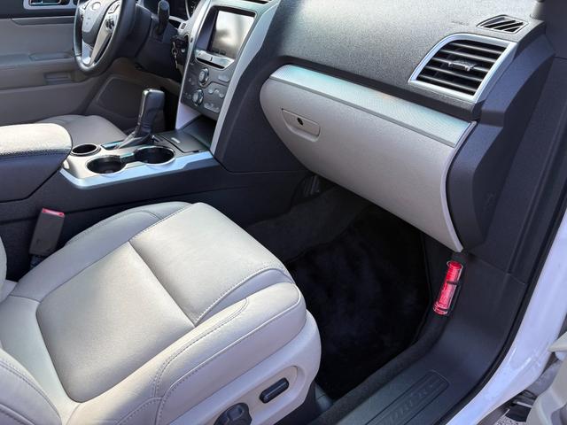 エクスプローラー XLT エコブースト ディーラー車 ナビ 地デジフルセグ レザーシート シートヒーター パワーシート ブルートゥースオーディオ USB バックサイドフロントカメラ ETC クルーズコントロール ブライドスポット(16枚目)