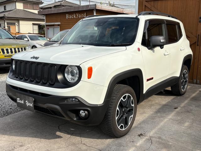 ジープ・レネゲード トレイルホーク ワンオーナー 中期改良型 4WD 純正ナビ AppleCarplay AndroidAuto ブルートゥース Bカメラ ブラインドスポット レーンアシスト USB ETC スマートキー 前後ドラレコ(4枚目)