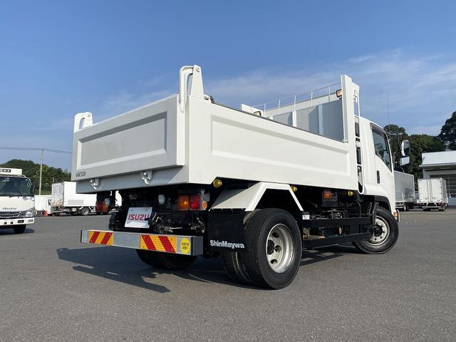 フォワード 　ダンプ・６ＭＴ・積載７．５００ｋｇ・新明和１方開・電動コボレーン・バックカメラ・電格ミラー・キーレス・ベッド有・距離２１５．０００ｋｍ（8枚目）
