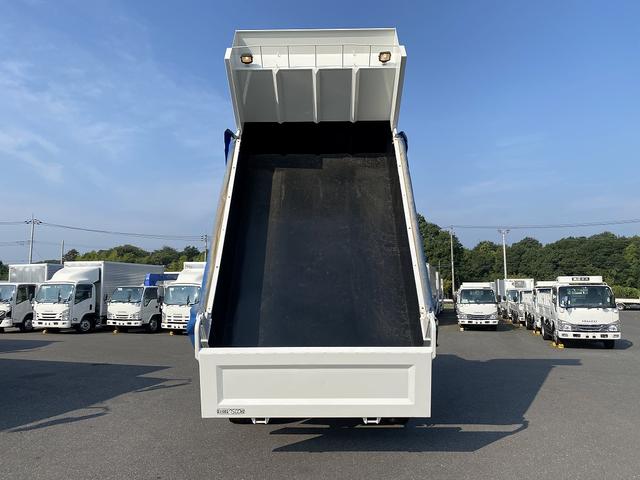 フォワード 　ダンプ・６ＭＴ・積載７．５００ｋｇ・新明和１方開・電動コボレーン・バックカメラ・電格ミラー・キーレス・ベッド有・距離２１５．０００ｋｍ（10枚目）