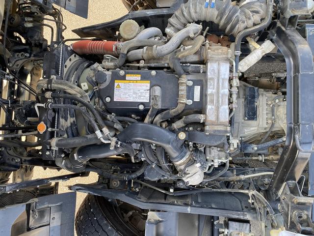 フォワード 　ダンプ・６ＭＴ・積載７．５００ｋｇ・新明和１方開・電動コボレーン・バックカメラ・電格ミラー・キーレス・ベッド有・距離２１５．０００ｋｍ（22枚目）