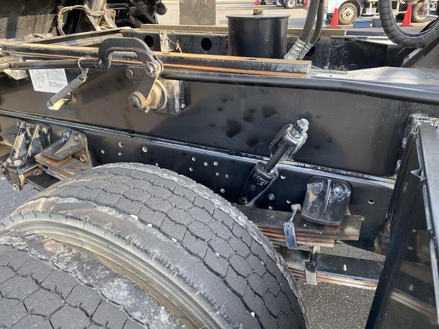 フォワード 　ダンプ・６ＭＴ・積載７．５００ｋｇ・新明和１方開・電動コボレーン・バックカメラ・電格ミラー・キーレス・ベッド有・距離２１５．０００ｋｍ（38枚目）