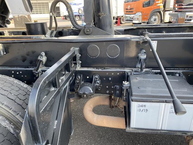 フォワード 　ダンプ・６ＭＴ・積載７．５００ｋｇ・新明和１方開・電動コボレーン・バックカメラ・電格ミラー・キーレス・ベッド有・距離２１５．０００ｋｍ（39枚目）