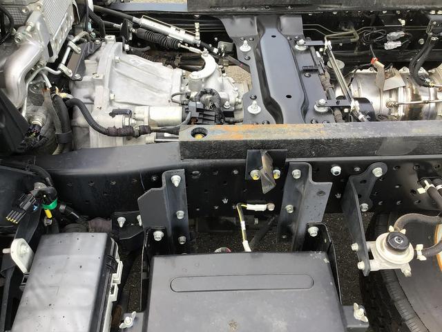 エルフトラック 　ダンプ・６ＭＴ・積載３．０００ｋｇ・新明和強化３方開・オールペン・電格ミラー・距離３０．０００ｋｍ（26枚目）
