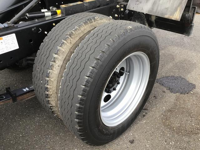 エルフトラック 　ダンプ・６ＭＴ・積載３．０００ｋｇ・新明和強化３方開・オールペン・電格ミラー・距離３０．０００ｋｍ（29枚目）
