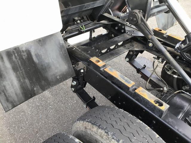 エルフトラック 　ダンプ・６ＭＴ・積載３．０００ｋｇ・新明和強化３方開・オールペン・電格ミラー・距離３０．０００ｋｍ（32枚目）
