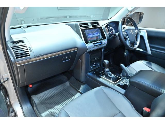 ランドクルーザープラド TX Lパッケージ マットブラックエディション 後期/ワンオーナー/リフトアップ/ジオランダーX-ATタイヤ/ブラックルーフレール/サンルーフ/黒革シート/ベンチレーション/社外ナビ/フルセグ/Bluetoothオーディオ/バックカメラ/Dミラー(11枚目)