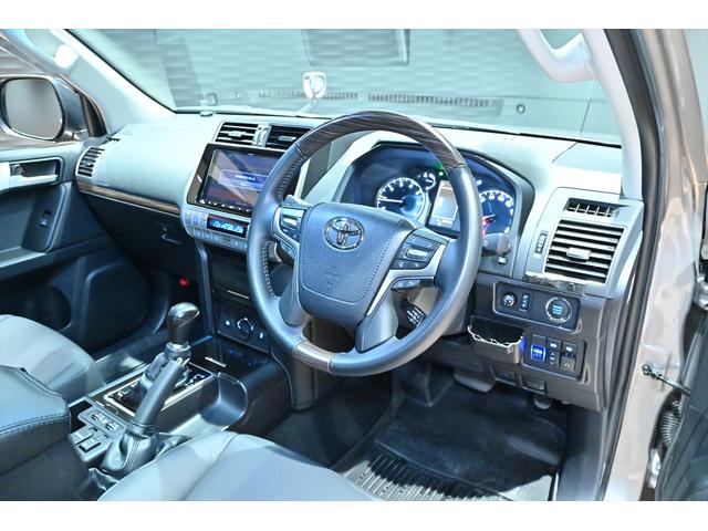 ランドクルーザープラド TX Lパッケージ マットブラックエディション 後期/ワンオーナー/リフトアップ/ジオランダーX-ATタイヤ/ブラックルーフレール/サンルーフ/黒革シート/ベンチレーション/社外ナビ/フルセグ/Bluetoothオーディオ/バックカメラ/Dミラー(13枚目)