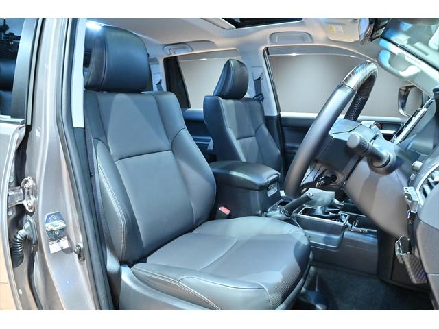 ランドクルーザープラド TX Lパッケージ マットブラックエディション 後期/ワンオーナー/リフトアップ/ジオランダーX-ATタイヤ/ブラックルーフレール/サンルーフ/黒革シート/ベンチレーション/社外ナビ/フルセグ/Bluetoothオーディオ/バックカメラ/Dミラー(22枚目)