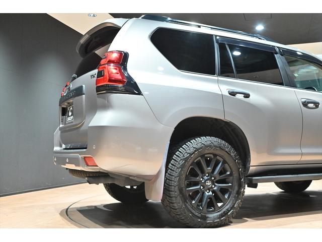 ランドクルーザープラド TX Lパッケージ マットブラックエディション 後期/ワンオーナー/リフトアップ/ジオランダーX-ATタイヤ/ブラックルーフレール/サンルーフ/黒革シート/ベンチレーション/社外ナビ/フルセグ/Bluetoothオーディオ/バックカメラ/Dミラー(52枚目)