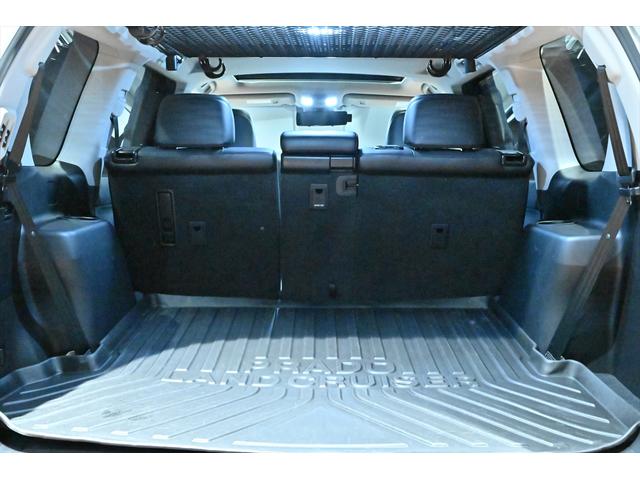 ランドクルーザープラド TX Lパッケージ マットブラックエディション 後期/ワンオーナー/リフトアップ/ジオランダーX-ATタイヤ/ブラックルーフレール/サンルーフ/黒革シート/ベンチレーション/社外ナビ/フルセグ/Bluetoothオーディオ/バックカメラ/Dミラー(57枚目)