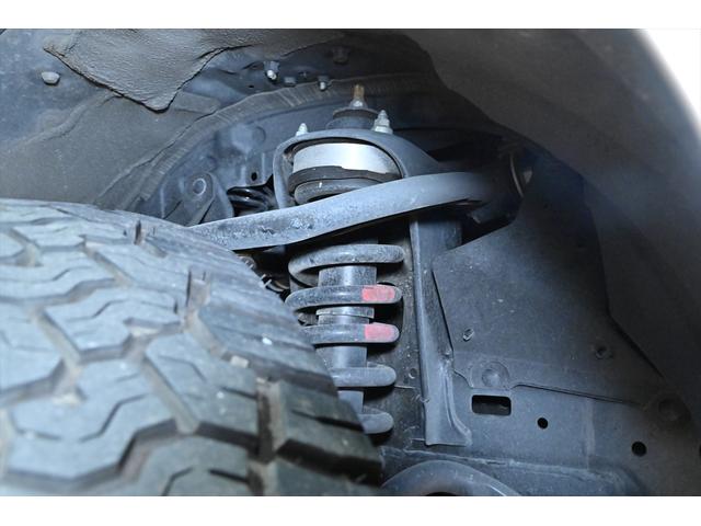 ランドクルーザープラド TX Lパッケージ マットブラックエディション 後期/ワンオーナー/リフトアップ/ジオランダーX-ATタイヤ/ブラックルーフレール/サンルーフ/黒革シート/ベンチレーション/社外ナビ/フルセグ/Bluetoothオーディオ/バックカメラ/Dミラー(60枚目)