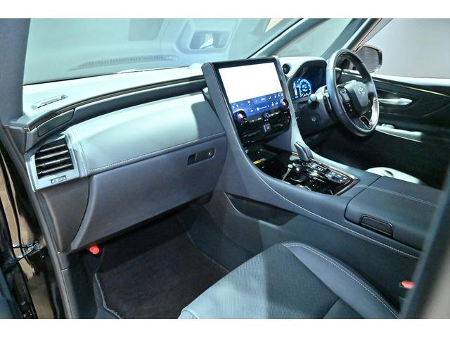 ヴェルファイアハイブリッド Ｚ　プレミア　ワンオーナー／黒革／モデリスタエアロ／シグネチャーイルミブレード／ユニバーサルステップ／デジタルインナーミラー／トヨタチームメイト／純正コネクテッドナビ／カープレイ／シートベンチレーション／ＥＴＣ（11枚目）