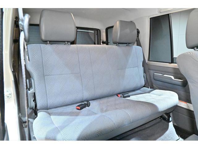 ランドクルーザー７０ バン　再販モデル／ＢＦグッドリッジＡＴタイヤ／ＪＡＯＳリアラダー／サイドステップ／ガナドールマフラー／オールドマンエミューステアリングダンパー／ＲＥＣＡＲＯセミバケットシート／ＲＥＡＬウッドステアリング（17枚目）