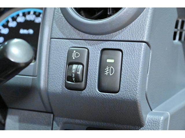 ランドクルーザー７０ バン　再販モデル／ＢＦグッドリッジＡＴタイヤ／ＪＡＯＳリアラダー／サイドステップ／ガナドールマフラー／オールドマンエミューステアリングダンパー／ＲＥＣＡＲＯセミバケットシート／ＲＥＡＬウッドステアリング（22枚目）