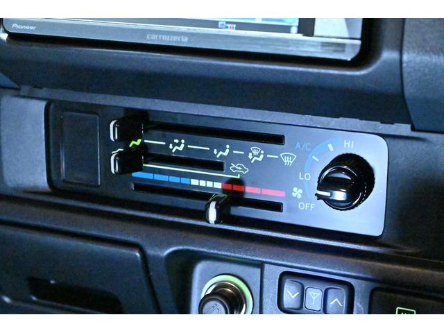 ランドクルーザー７０ バン　再販モデル／ＢＦグッドリッジＡＴタイヤ／ＪＡＯＳリアラダー／サイドステップ／ガナドールマフラー／オールドマンエミューステアリングダンパー／ＲＥＣＡＲＯセミバケットシート／ＲＥＡＬウッドステアリング（23枚目）