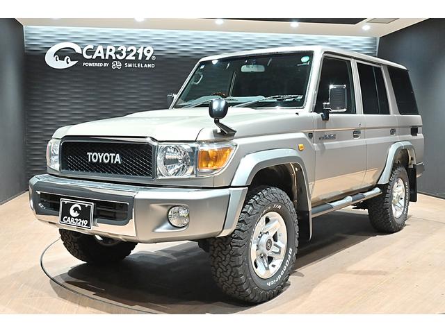 ランドクルーザー７０ バン　再販モデル／ＢＦグッドリッジＡＴタイヤ／ＪＡＯＳリアラダー／サイドステップ／ガナドールマフラー／オールドマンエミューステアリングダンパー／ＲＥＣＡＲＯセミバケットシート／ＲＥＡＬウッドステアリング（29枚目）