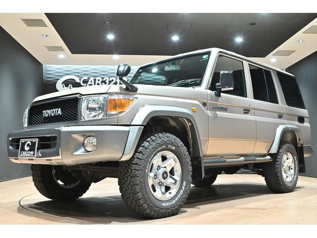 ランドクルーザー７０ バン　再販モデル／ＢＦグッドリッジＡＴタイヤ／ＪＡＯＳリアラダー／サイドステップ／ガナドールマフラー／オールドマンエミューステアリングダンパー／ＲＥＣＡＲＯセミバケットシート／ＲＥＡＬウッドステアリング（31枚目）