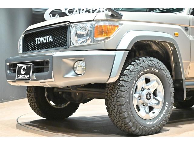 ランドクルーザー７０ バン　再販モデル／ＢＦグッドリッジＡＴタイヤ／ＪＡＯＳリアラダー／サイドステップ／ガナドールマフラー／オールドマンエミューステアリングダンパー／ＲＥＣＡＲＯセミバケットシート／ＲＥＡＬウッドステアリング（32枚目）